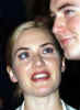 Kate y su hermano Josh en el estreno de IRIS en Londres (enero 13, 2002)